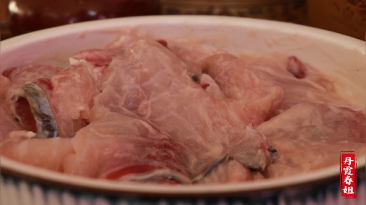 《漂亮娘们儿美食记》371_6斤以上的大鱼，做红烧鱼真的可惜，春姐这样做着吃，厨师长服了