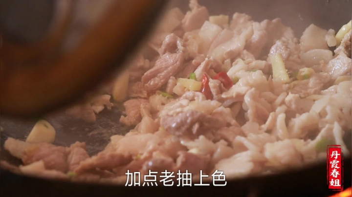 《漂亮娘们儿美食记》375_为什么同样是黄豆芽，春姐做出来就这么好吃呢？注意最关键的步骤