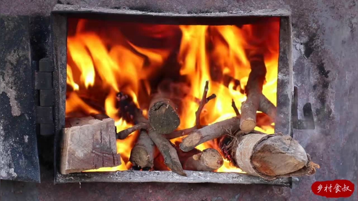 《乡村老流氓美食记》87_天冷了，食叔做“驴肚包肉”，中途却爆了，皮筋肉烂，吃暖和了