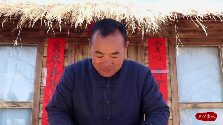 《乡村老流氓美食记》37_都说羊杂汤是冬天的灵魂，今天邻居宰羊煮一锅，这也太好喝了吧