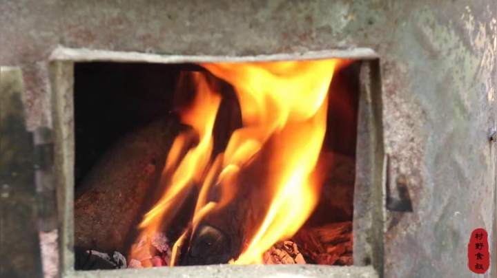 《乡村老流氓美食记》219_30年的羊肉白吃了，大叔倾囊相授西域孜然羊肉做法，吃着可得劲