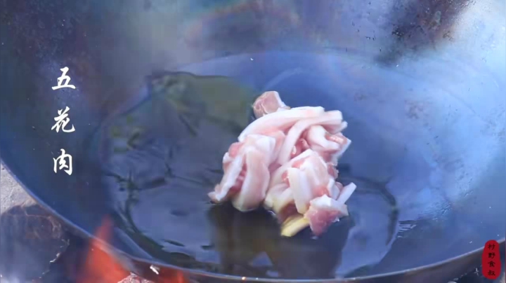 《乡村老流氓美食记》288_豆腐这样吃才最爽，香辣入味，越吃越爱吃，看馋了