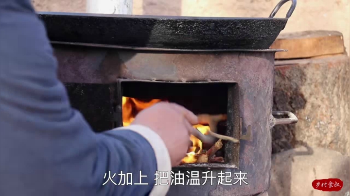 《乡村老流氓美食记》23_快过年了，食叔做传统炸酥肉，口感酥脆，香而不腻，把人看馋了