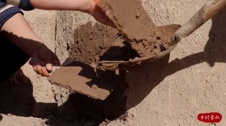 《乡村老流氓美食记》2_1280买个骆驼腿，一米宽的土窑烤半天，请邻居们都来解解馋，真香