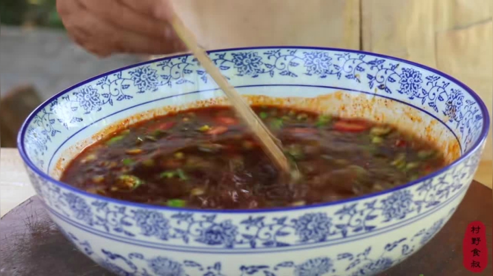 《乡村老流氓美食记》184_买一堆小海鲜，做网红“捞汁小海鲜”，和老婆子一次吃个痛快