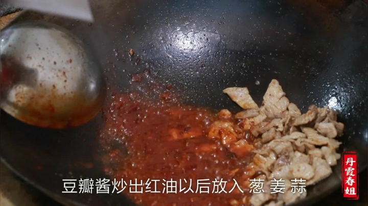 《漂亮娘们儿美食记》385_有肉谁吃豆腐，陕北婆姨一块豆腐做成菜，小伙伴们一顿3碗不放手