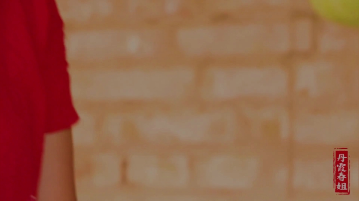 《漂亮娘们儿美食记》416_陕北婆姨教你做当地名小吃“猪肉豆角大烩菜”看的流口水了，好吃