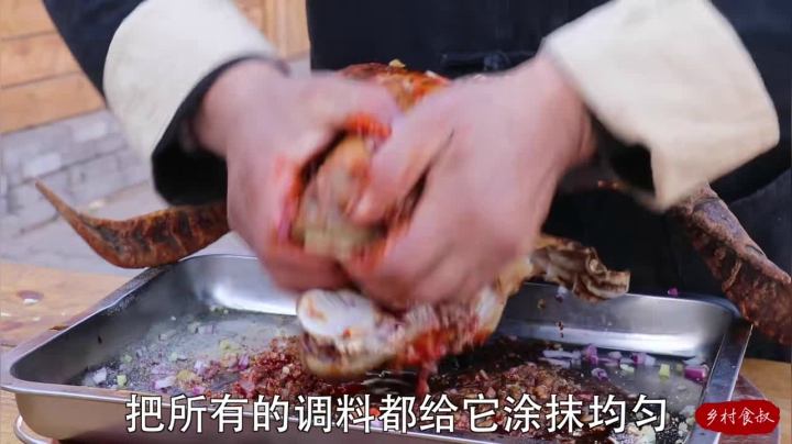 《乡村老流氓美食记》31_买了个长角羊头，食叔做网红“叫花羊头”，谁料中途翻车，尴尬了