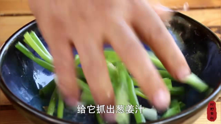 《乡村老流氓美食记》178_粉蒸肉！买4斤五花肉，连做带蒸3小时，肥而不腻，太满足了