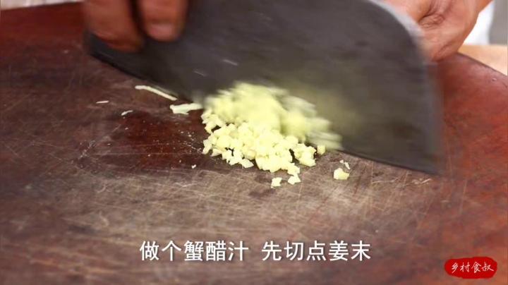 《乡村老流氓美食记》151_盐h大闸蟹！买几只蟹，农村大叔用粗盐h熟，原汁原味，真过瘾