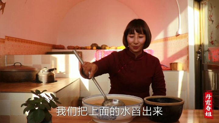 《漂亮娘们儿美食记》394_陕西凉皮很出名，要做好的关键是洗面，大姐详细教你，值得收藏