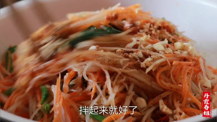 《漂亮娘们儿美食记》388_1把葱2碗面3个鸡蛋，简单的做法一分钟一张饼，一顿饭3张还想吃