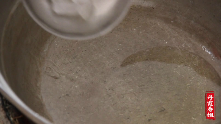 《漂亮娘们儿美食记》395_春姐教卤猪蹄，不止要卤烂还要会下料，吃起来满口留香不油腻