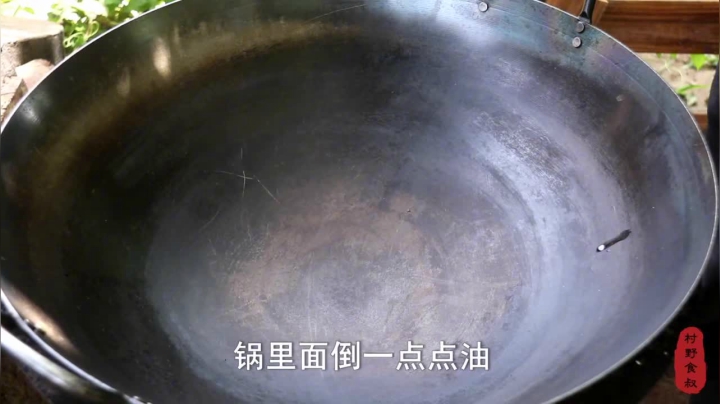 《乡村老流氓美食记》196_家里的鸡养了半年了，做一道“甲鱼炖鸡”，吃着真过瘾