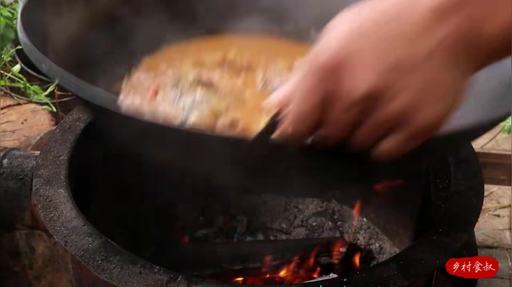 《乡村老流氓美食记》141_不同种类鱼的不同做法，香辣红烧糖醋样样全，你最喜欢哪一种