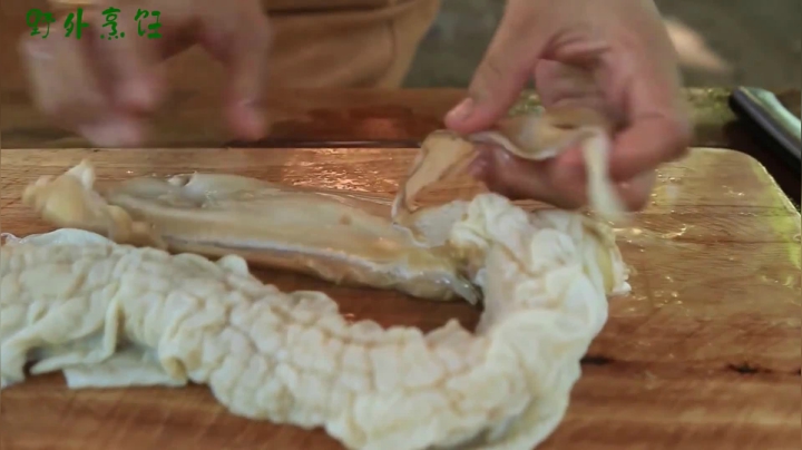 《姐妹花儿野外美食》84_难怪泰国妹子皮肤好，一道营养丰富的大餐呼之欲出，大爱