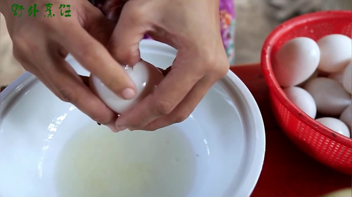 《姐妹花儿野外美食》16_超级好吃的泰国美食，去泰国旅游必点的特色美食，好吃爽口不油腻