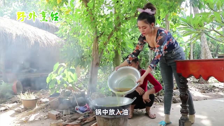 《姐妹花儿野外美食》125_都说泰国妹子能干！不仅长得好看做饭还好吃，你看见还想走吗！