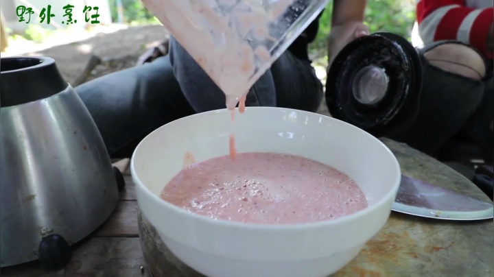 《姐妹花儿野外美食》60_泰国的乡村美食如此美丽，真是美景美食美人，难怪都想去泰国游