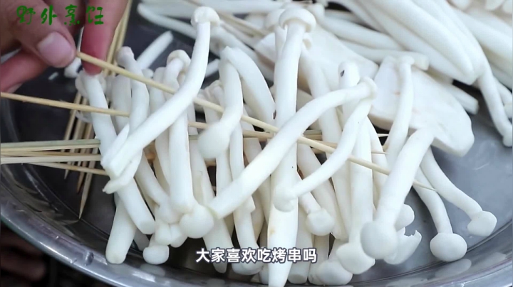 《姐妹花儿野外美食》19_活久见了，引爆味蕾的泰国美食，原来方便面还能如此豪华，香