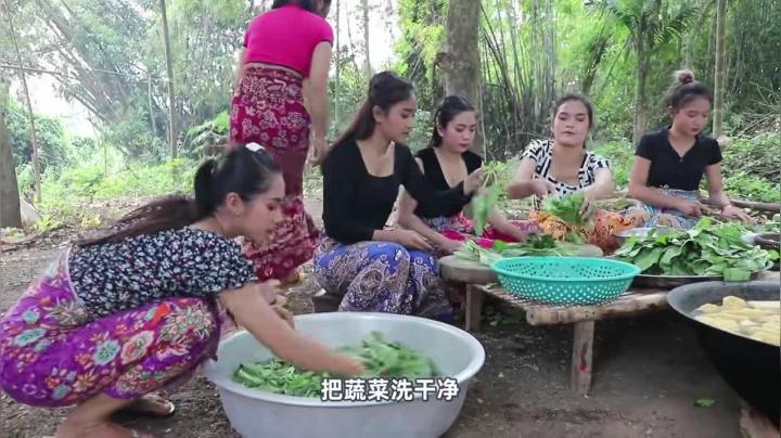 《姐妹花儿野外美食》106_方便面在泰国受欢迎得超乎想象，烹饪技巧更是惊艳，网友看饱咯