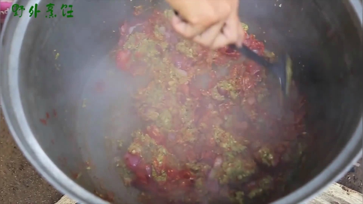 《姐妹花儿野外美食》76_泰国妹子不仅漂亮，厨艺还是一绝，难怪网友都喜欢