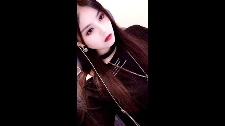 （冰铃）她很迷人。因为她很擅长做自己