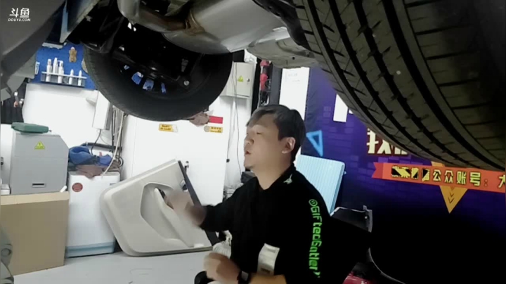 【2021-03-03 18点场】大飙车：直播拆解五菱凯捷
