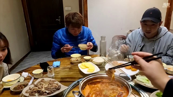 【2021-03-04 19点场】叶子户外：金鱼奖，贵州贵阳的街道