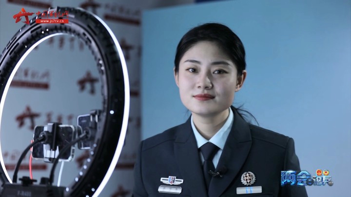 【两会论兵】开战斗机的“空中霸王花”张潇：希望有一天能驾驶歼-20驰骋蓝天