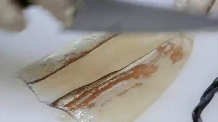 日本路边美食小吃 - 跳舞鱿鱼生鱼片海鲜