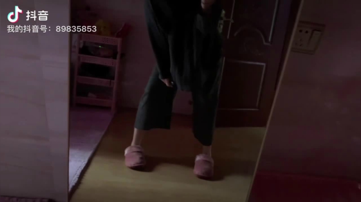 我离性感差一个（性）字