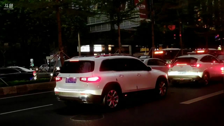 【2021-03-10 18点场】无聊透顶的周扒皮：深圳华强北见朋友6881241