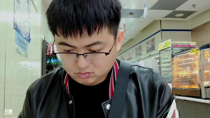 我在斗鱼看火力堂主直播户外