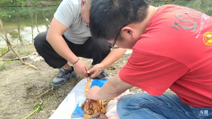 【2021-03-13 14点场】魅力生活i：户外烤鸡吃