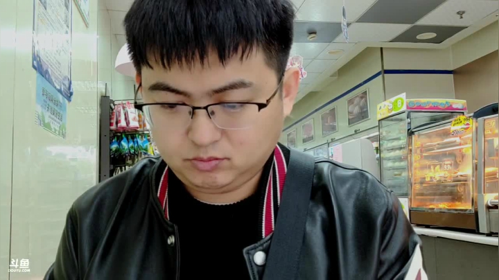 我在斗鱼看火力堂主直播户外