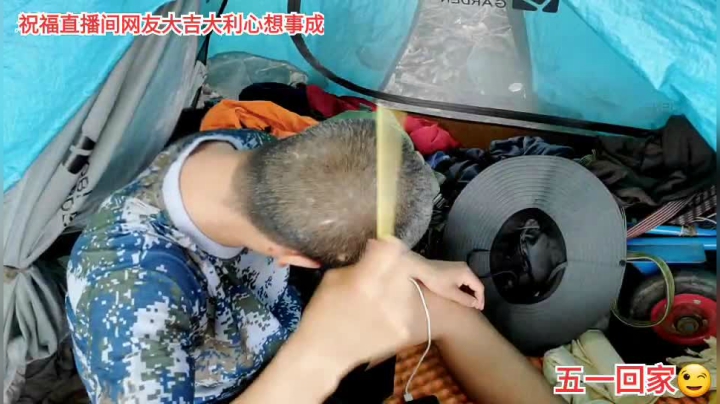 狗强梳头