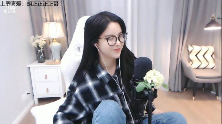 【2021-03-22 22点场】苏恩Olivia：苏恩：不能化妆 今晚游戏时间❤