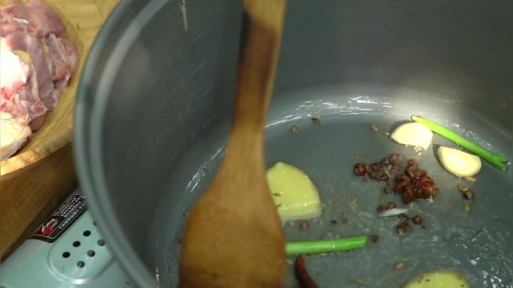 我在斗鱼看YESHI小哥直播美食