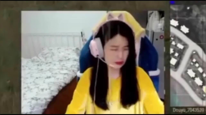 吸管杯能有什么坏心思呢？它只是想在你直播时为你表演喷泉而已呀！