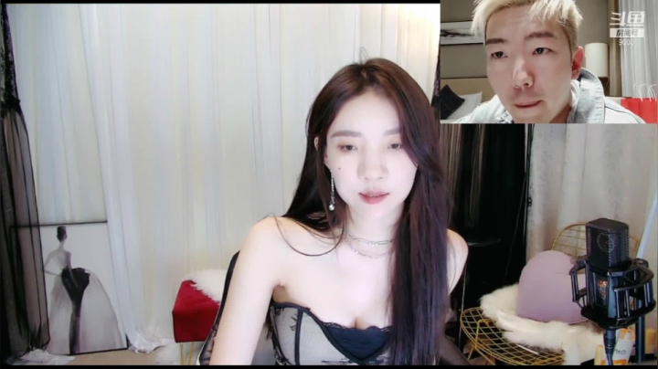 我在斗鱼看王雨檬呀直播舞蹈