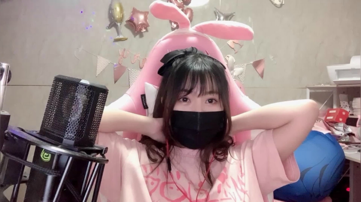 【2021-04-03 00点场】一条小团团OvO：今天是我们直播间的三周年拉！