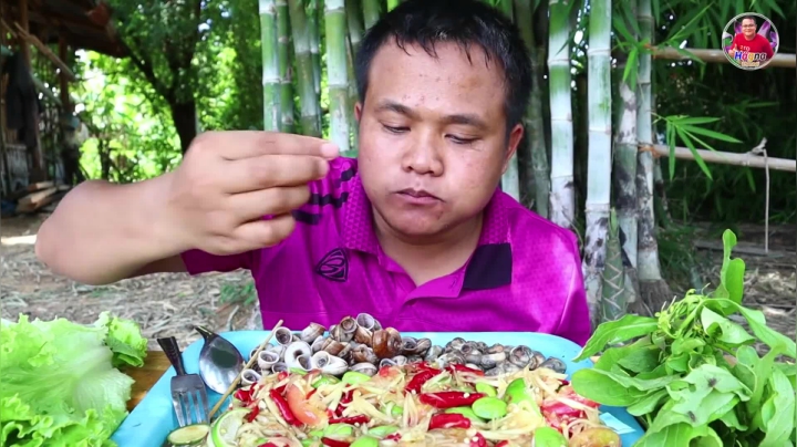 嗯哼哥吃香螺和臭豆