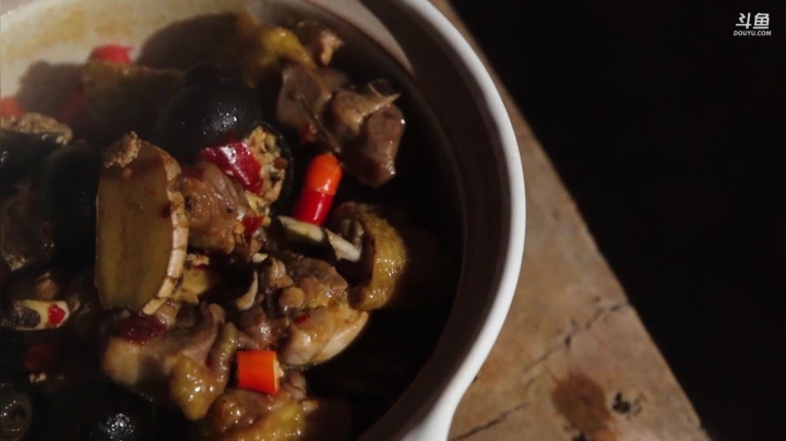 我在斗鱼看YESHI小哥直播美食