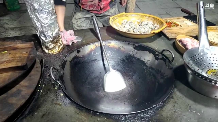 【2021-04-05 20点场】逐梦兄弟：赶回基地12点开播