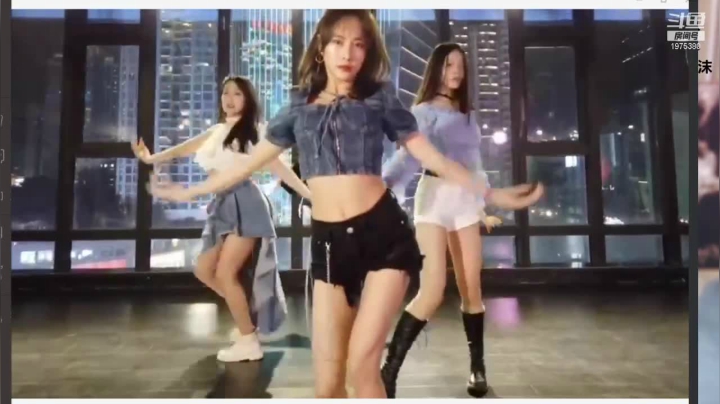 我在斗鱼看沫沫同学丶直播舞蹈