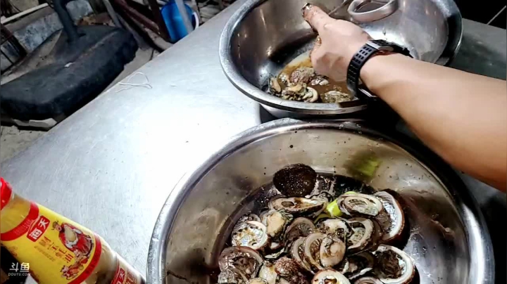 【2021-04-09 20点场】洪湖小肖：10点机场接小姐姐（今晚不出海）