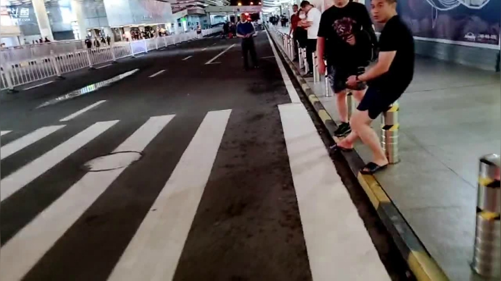 【2021-04-09 22点场】洪湖小肖：10点机场接小姐姐（今晚不出海）