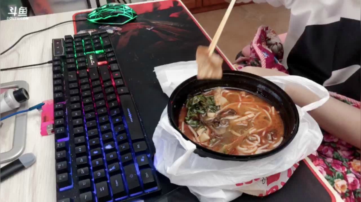 【户外】2B不过红姐的精彩时刻 20210411 00点场