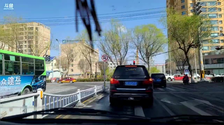 【2021-04-12 10点场】叶子户外：《纪实直播》新疆之旅→七彩丹霞